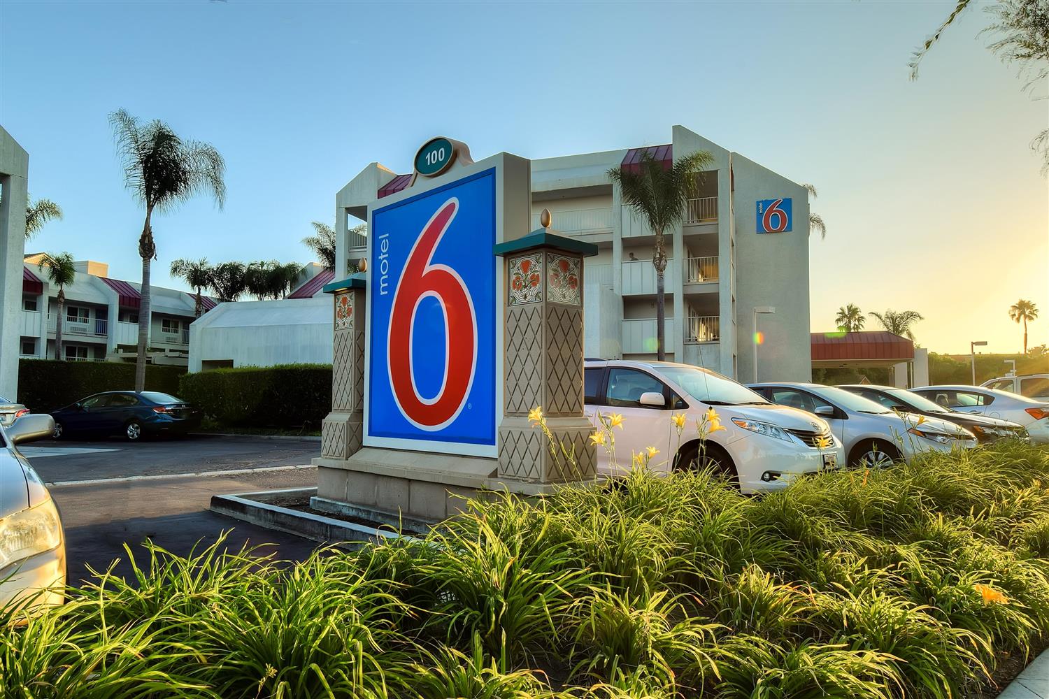 Pet Friendly Motel 6 Anaheim Maingate in Anaheim, California