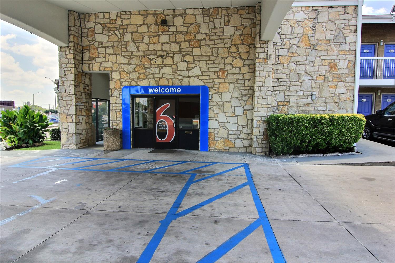 Pet Friendly Motel 6 Austin Central - South - Univ Of Tx in Austin, Texas