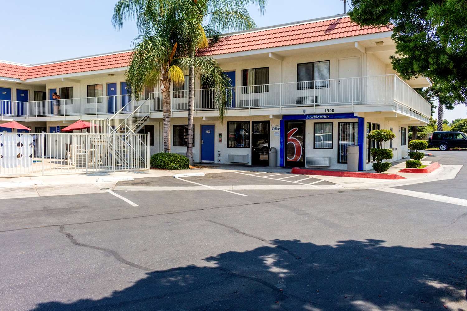 Pet Friendly Motel 6 Bakersfield Convention Center in Bakersfield, California