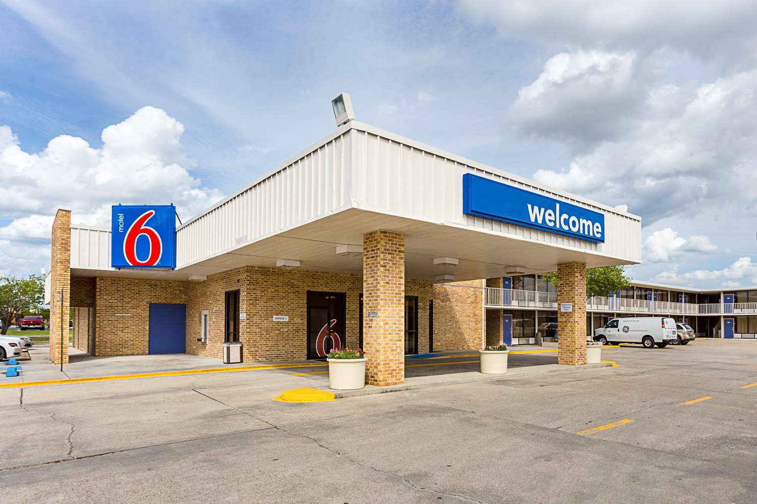 Pet Friendly Motel 6 Baton Rouge Southeast in Baton Rouge, Louisiana