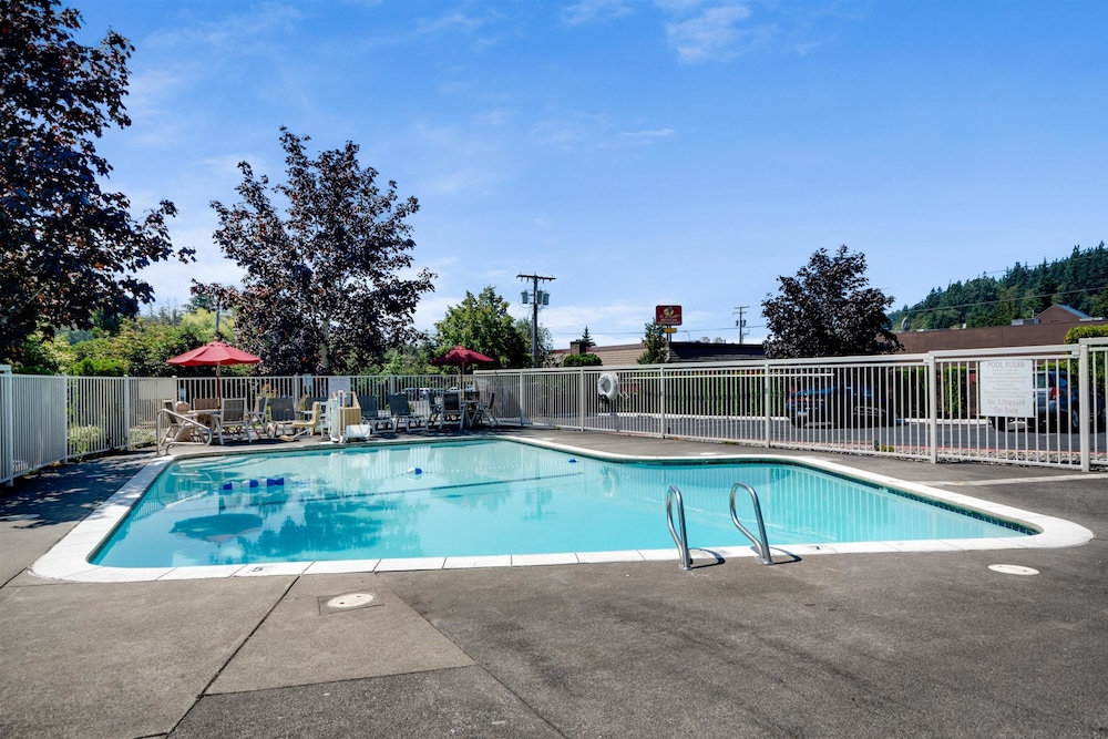 Pet Friendly Motel 6 Bellingham in Bellingham, Washington