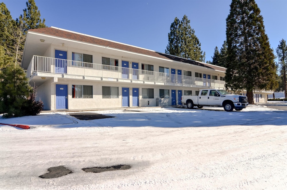 Pet Friendly Motel 6 Big Bear in Big Bear Lake, California