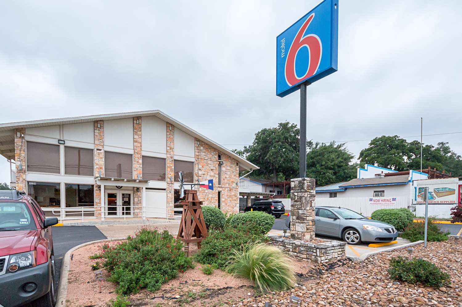 Pet Friendly Motel 6 Boerne in Boerne, Texas