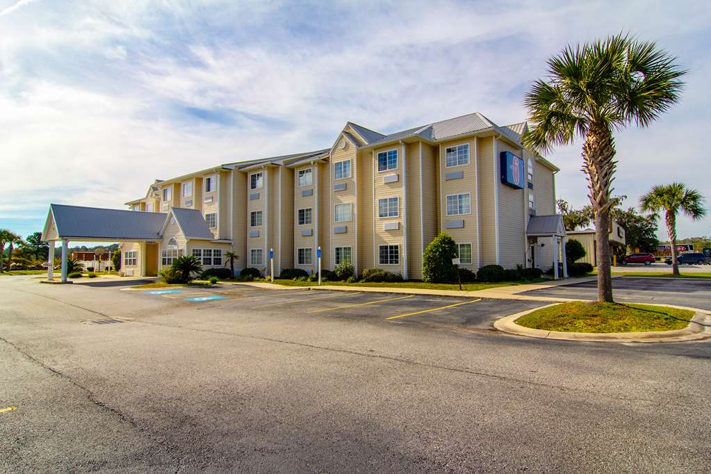 Pet Friendly Motel 6 Brunswick South in Brunswick, Georgia