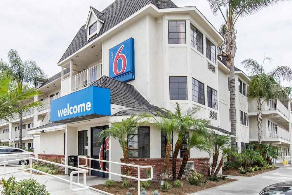 Pet Friendly Motel 6 Buena Park Knotts Berry Farm Disneyland in Buena Park, California