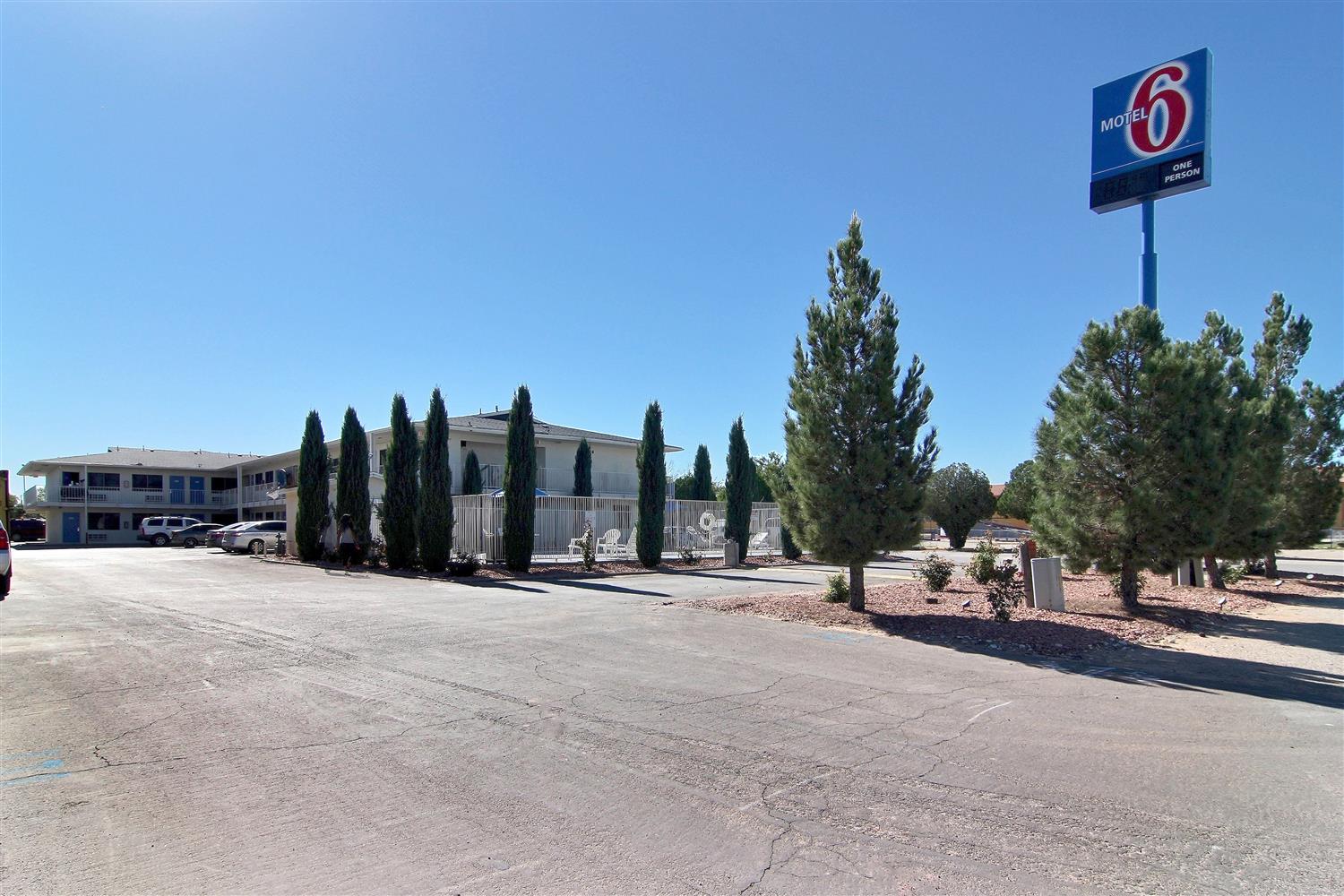 Pet Friendly Motel 6 Carlsbad in Carlsbad, New Mexico