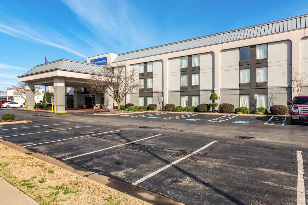 Pet Friendly Motel 6 Conway in Conway, Arkansas