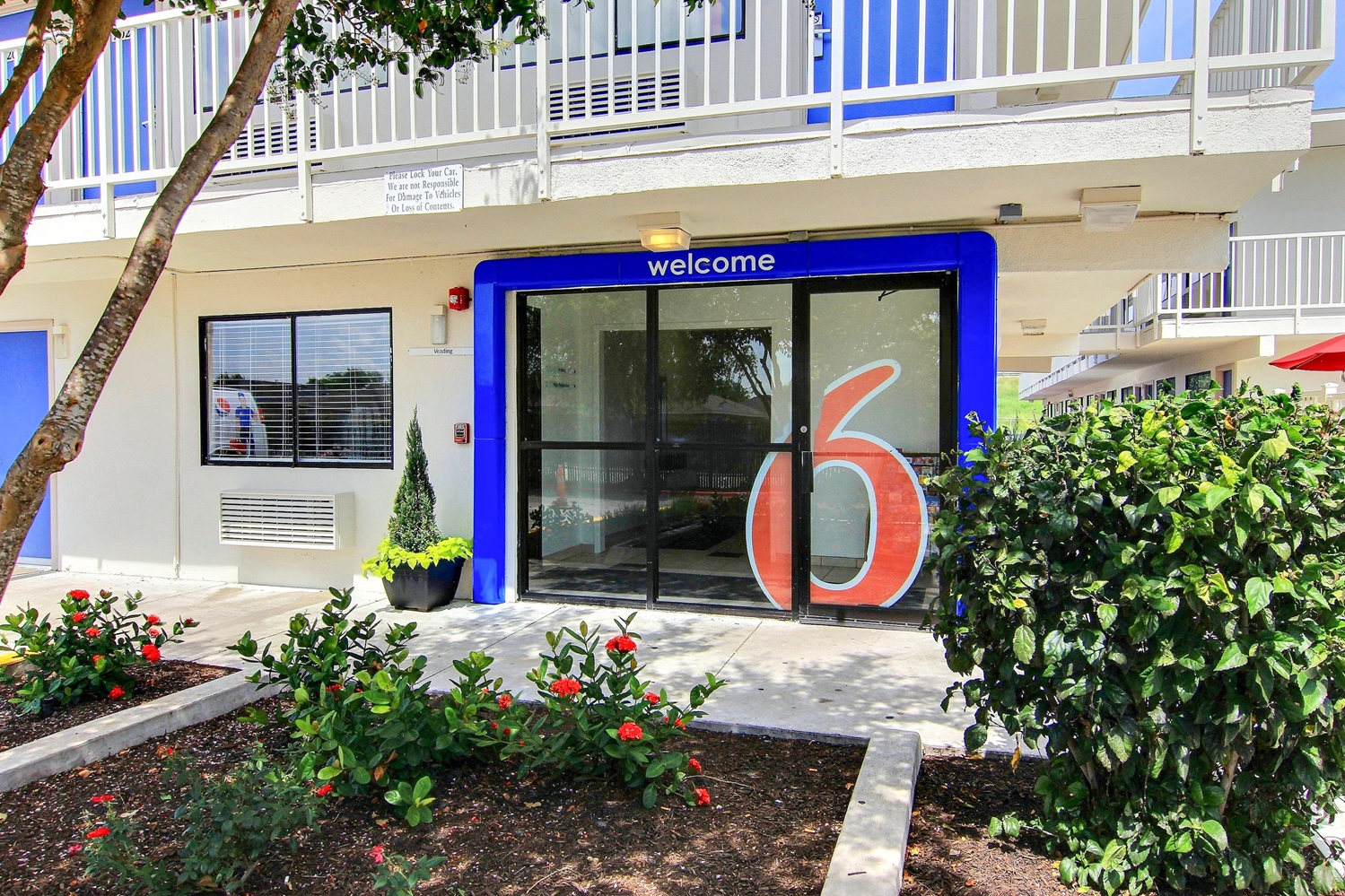 Pet Friendly Motel 6 Corpus Christi Northwest in Corpus Christi, Texas