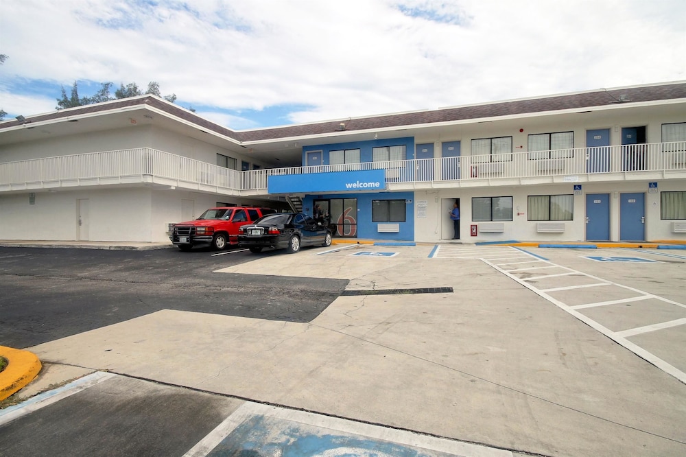 Pet Friendly Motel 6 Dania Beach in Dania Beach, Florida