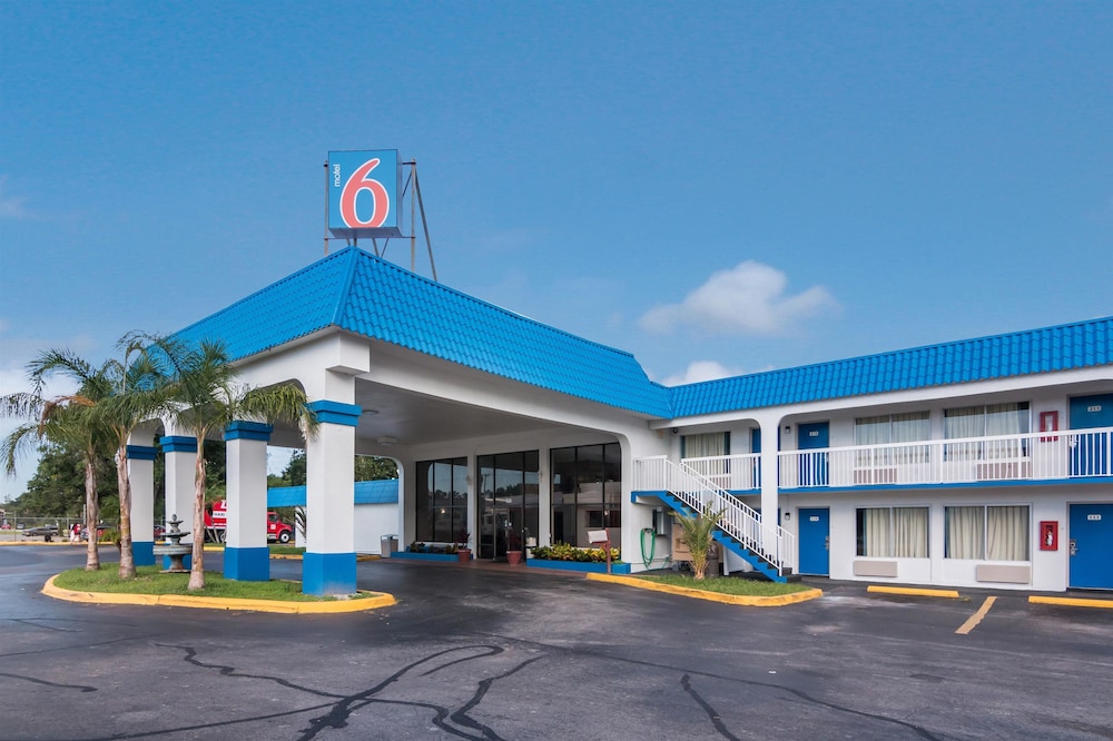 Pet Friendly Motel 6 Daytona Beach Fl in Daytona Beach, Florida