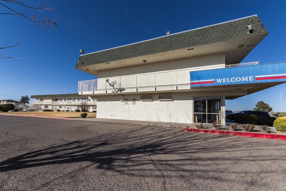 Pet Friendly Motel 6 Deming in Deming, New Mexico
