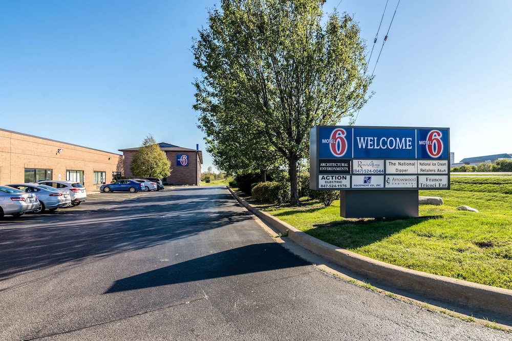 Pet Friendly Motel 6 Elk Grove Village Il in Elk Grove Village, Illinois