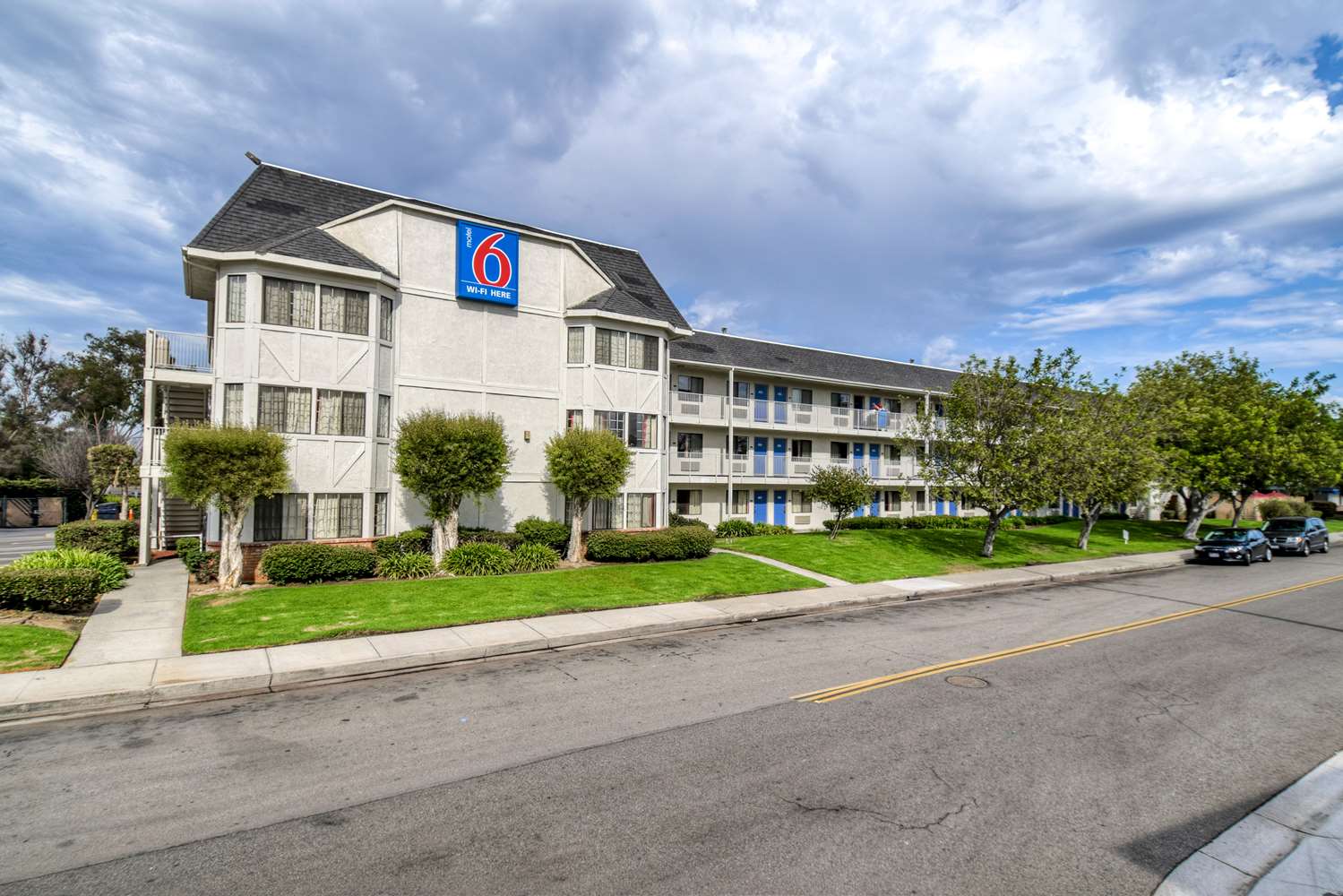 Pet Friendly Motel 6 Escondido in Escondido, California