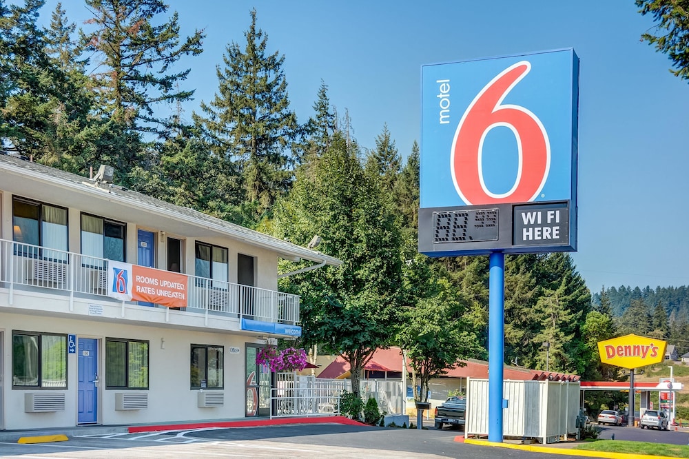 Pet Friendly Motel 6 Eugene South - Springfield in Eugene, Oregon