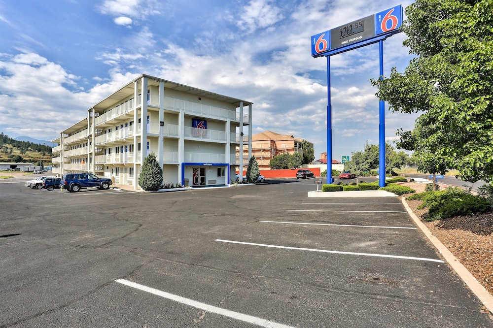 Pet Friendly Motel 6 Flagstaff East - Lucky Lane in Flagstaff, Arizona