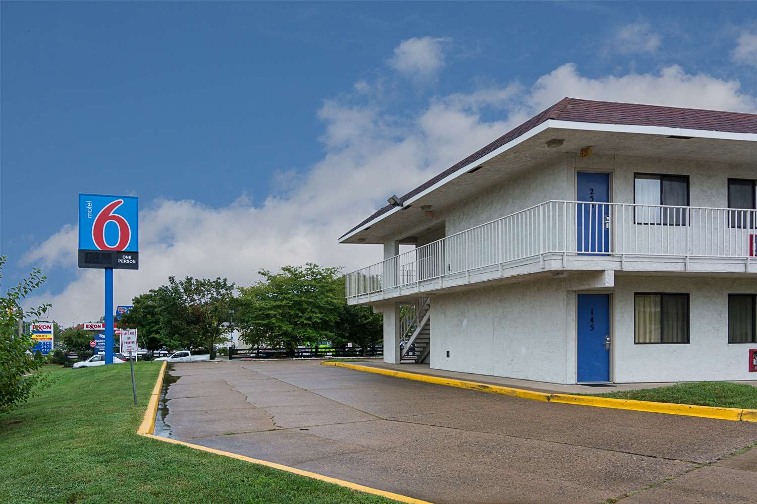 Pet Friendly Motel 6 Fredericksburg - North in Fredericksburg, Virginia