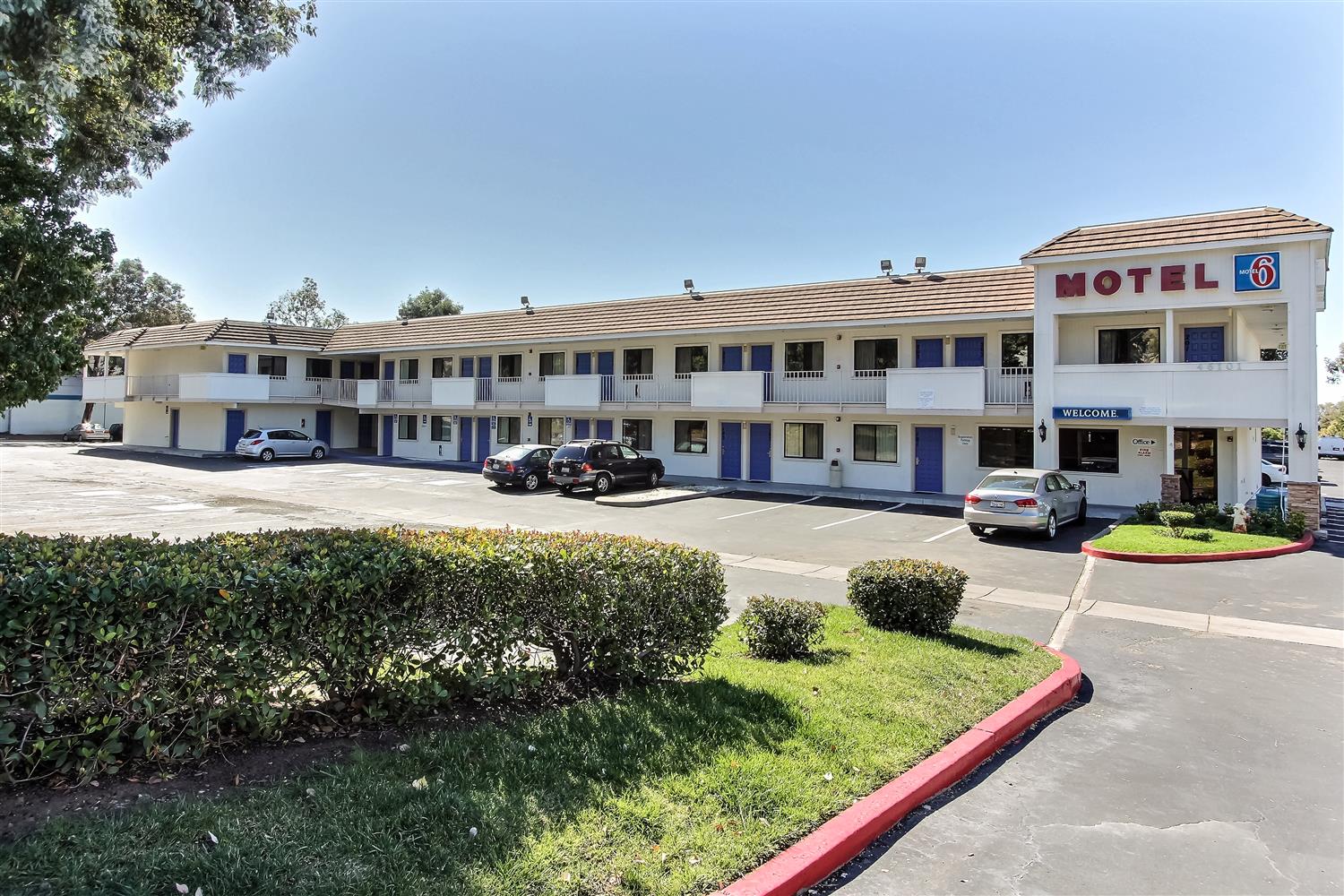 Pet Friendly Motel 6 Fremont South in Fremont, California