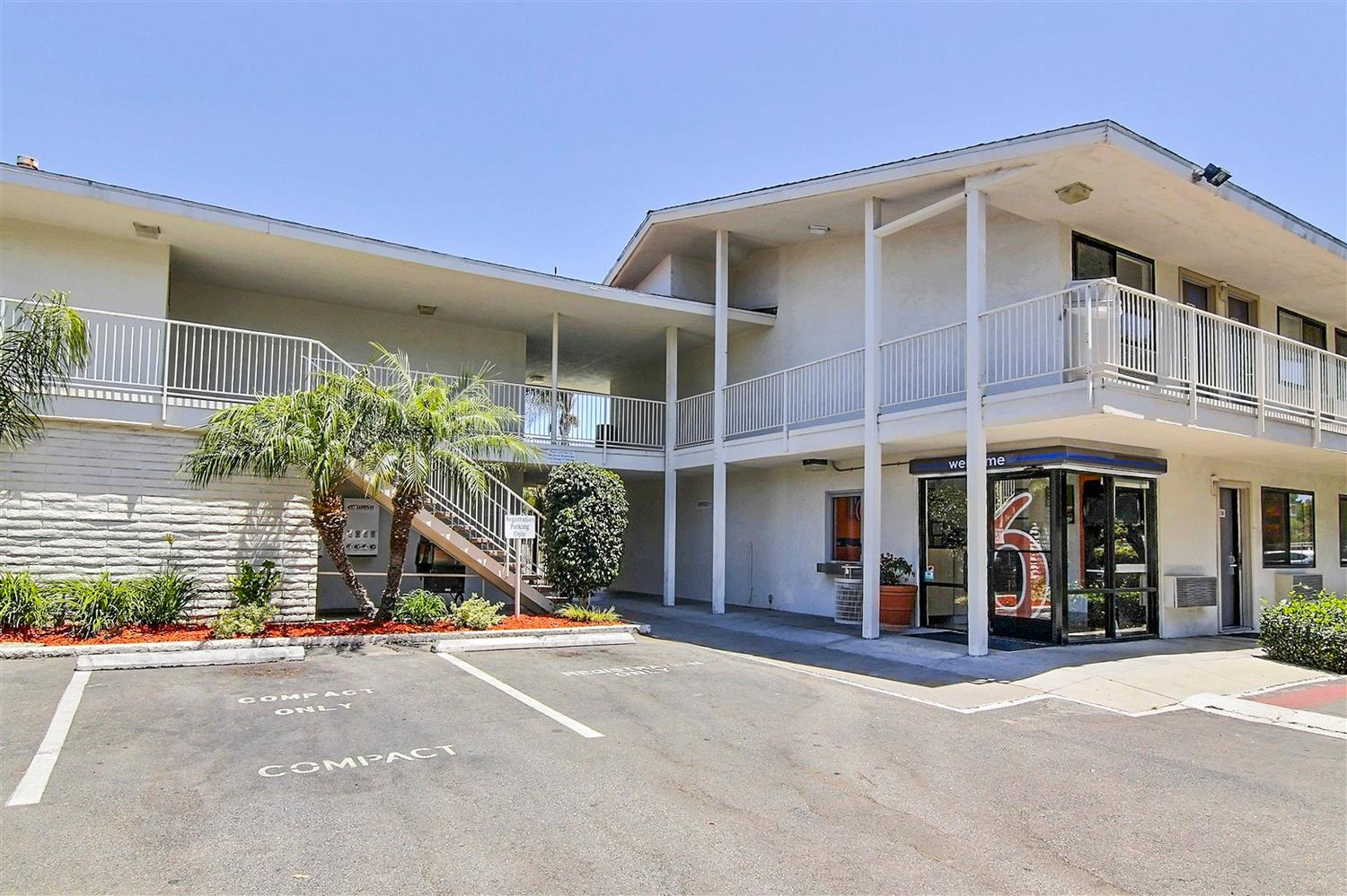 Pet Friendly Motel 6 Santa Barbara - Goleta in Goleta, California