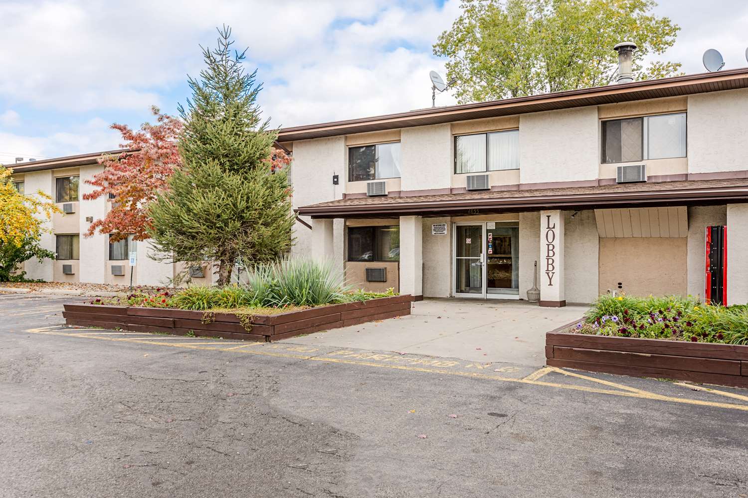 Pet Friendly Motel 6 Grand Rapids - Airport in Grand Rapids, Michigan