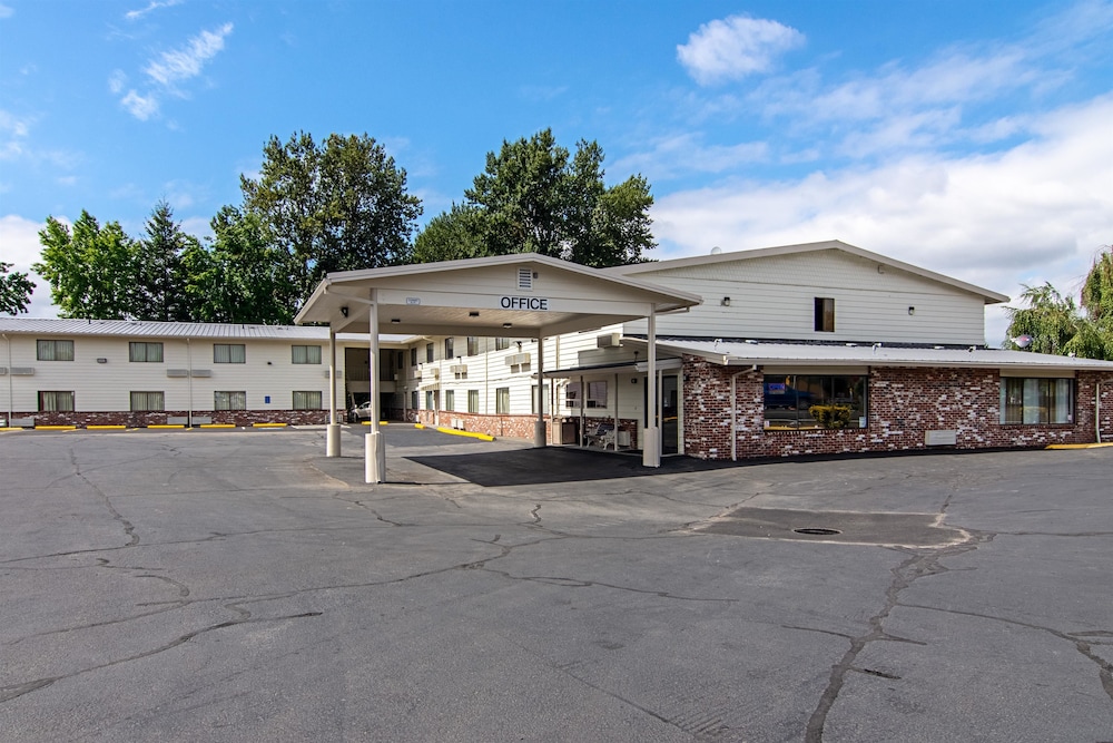 Pet Friendly Motel 6 Gresham City Center in Gresham, Oregon