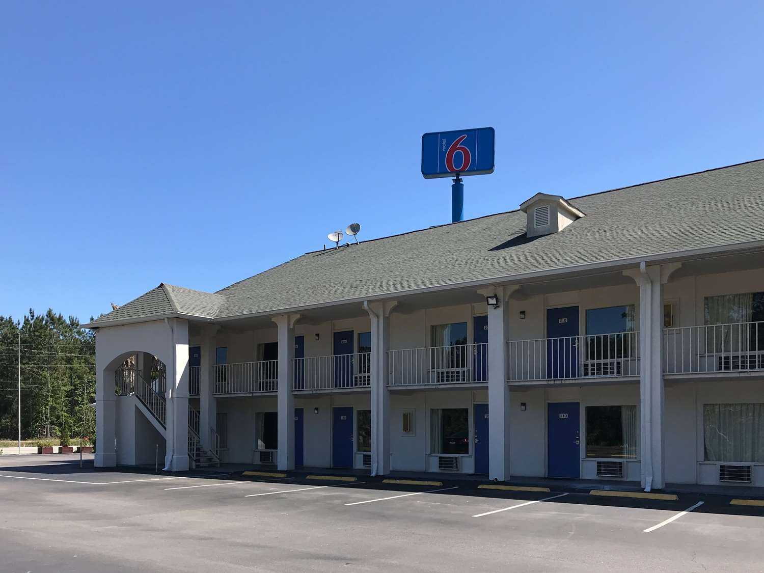 Pet Friendly Motel 6 Hardeeville in Hardeeville, South Carolina