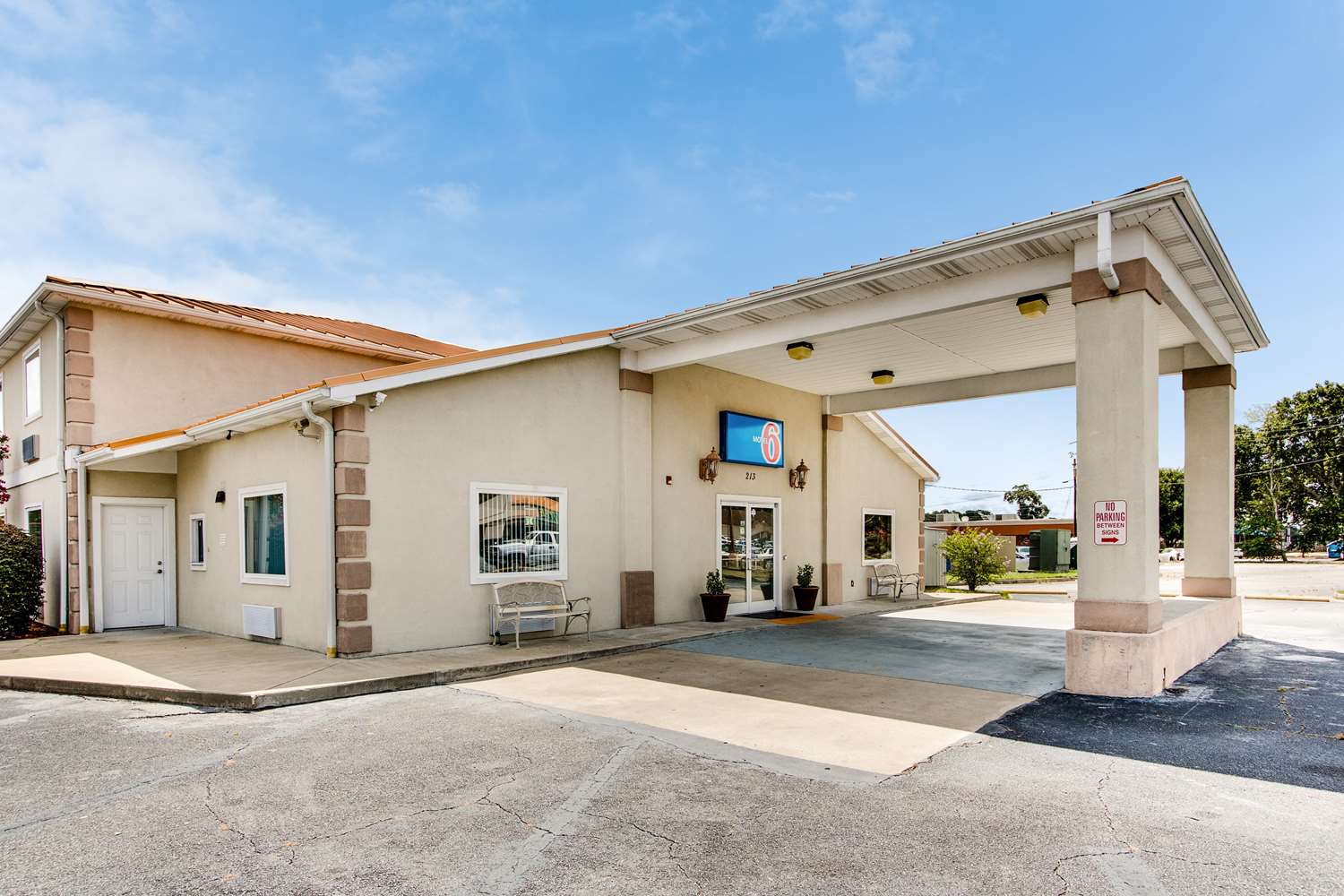 Pet Friendly Motel 6 Hinesville Ga in Hinesville, Georgia