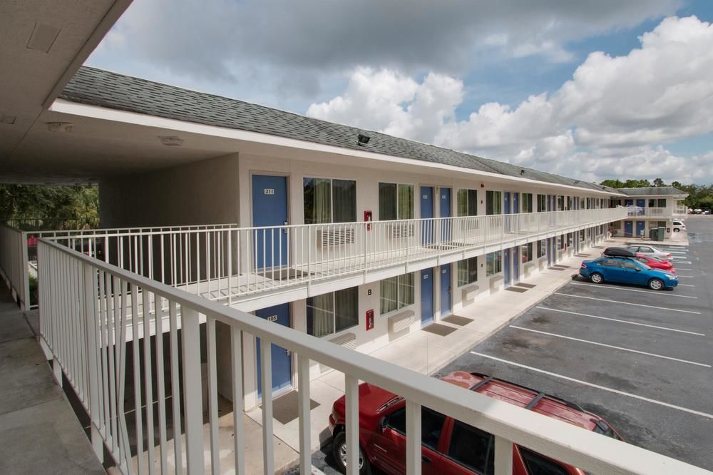 Pet Friendly Motel 6 Orlando - Kissimmee Main Gate East in Kissimmee, Florida