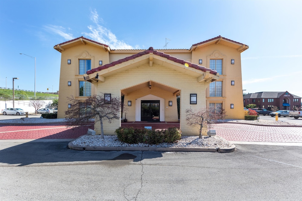 Pet Friendly Motel 6 Knoxville Tn in Knoxville, Tennessee