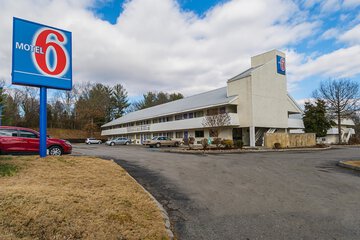 Pet Friendly Motel 6 Knoxville North in Knoxville, Tennessee
