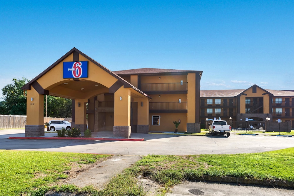 Pet Friendly Motel 6 Lafayette in Lafayette, Louisiana