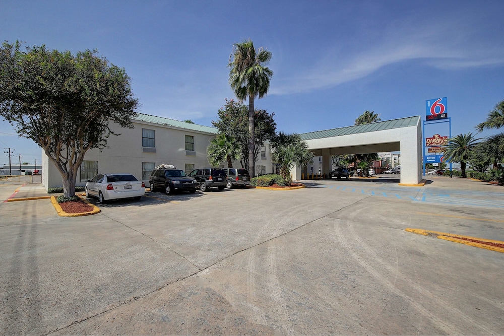 Pet Friendly Motel 6 Laredo North in Laredo, Texas