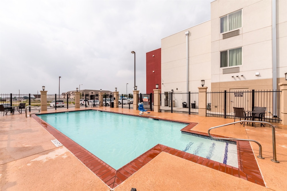 Pet Friendly Motel 6 Laredo Airport in Laredo, Texas