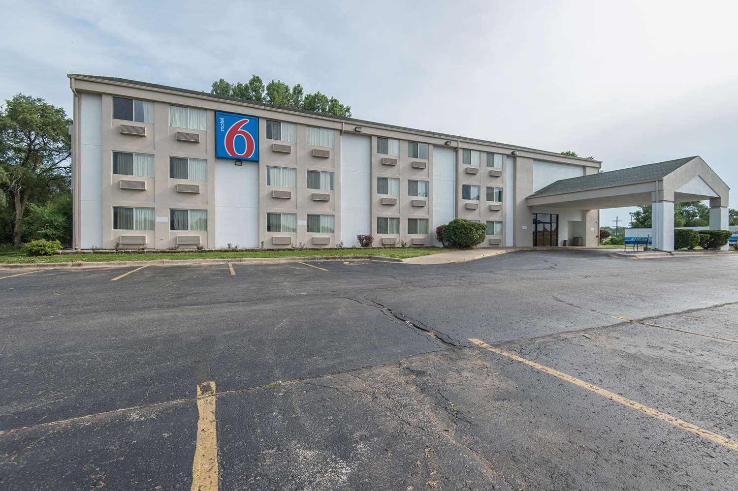 Pet Friendly Motel 6 Lawrence Ks in Lawrence, Kansas