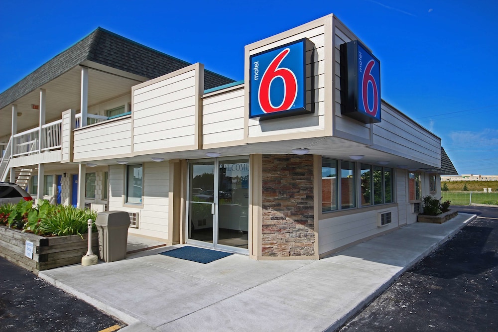 Pet Friendly Motel 6 Lima in Lima, Ohio