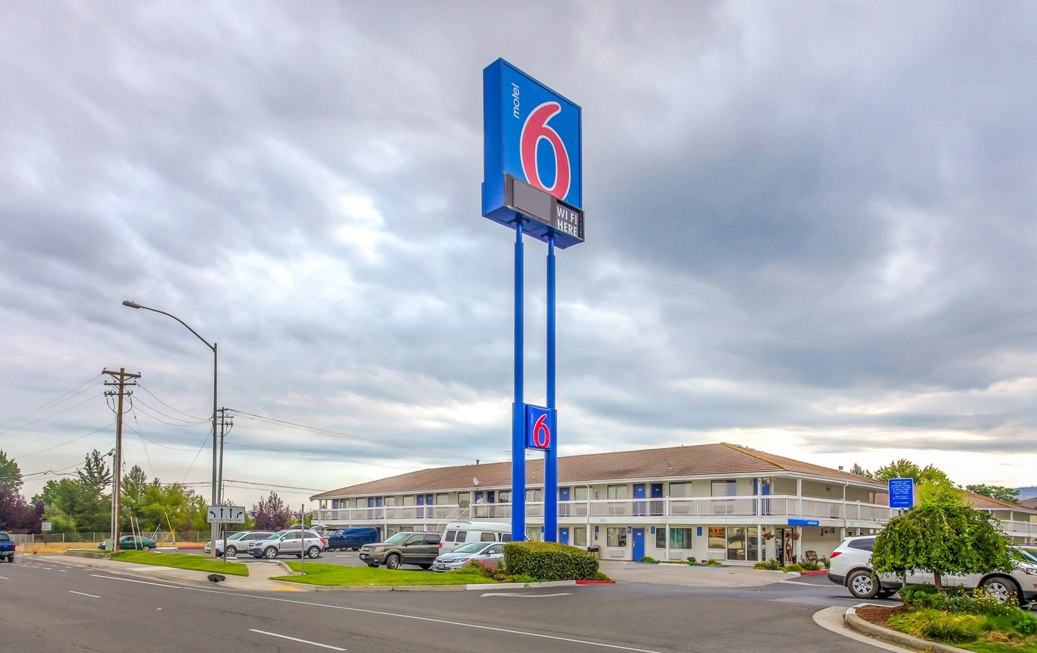 Pet Friendly Motel 6 Medford North in Medford, Oregon