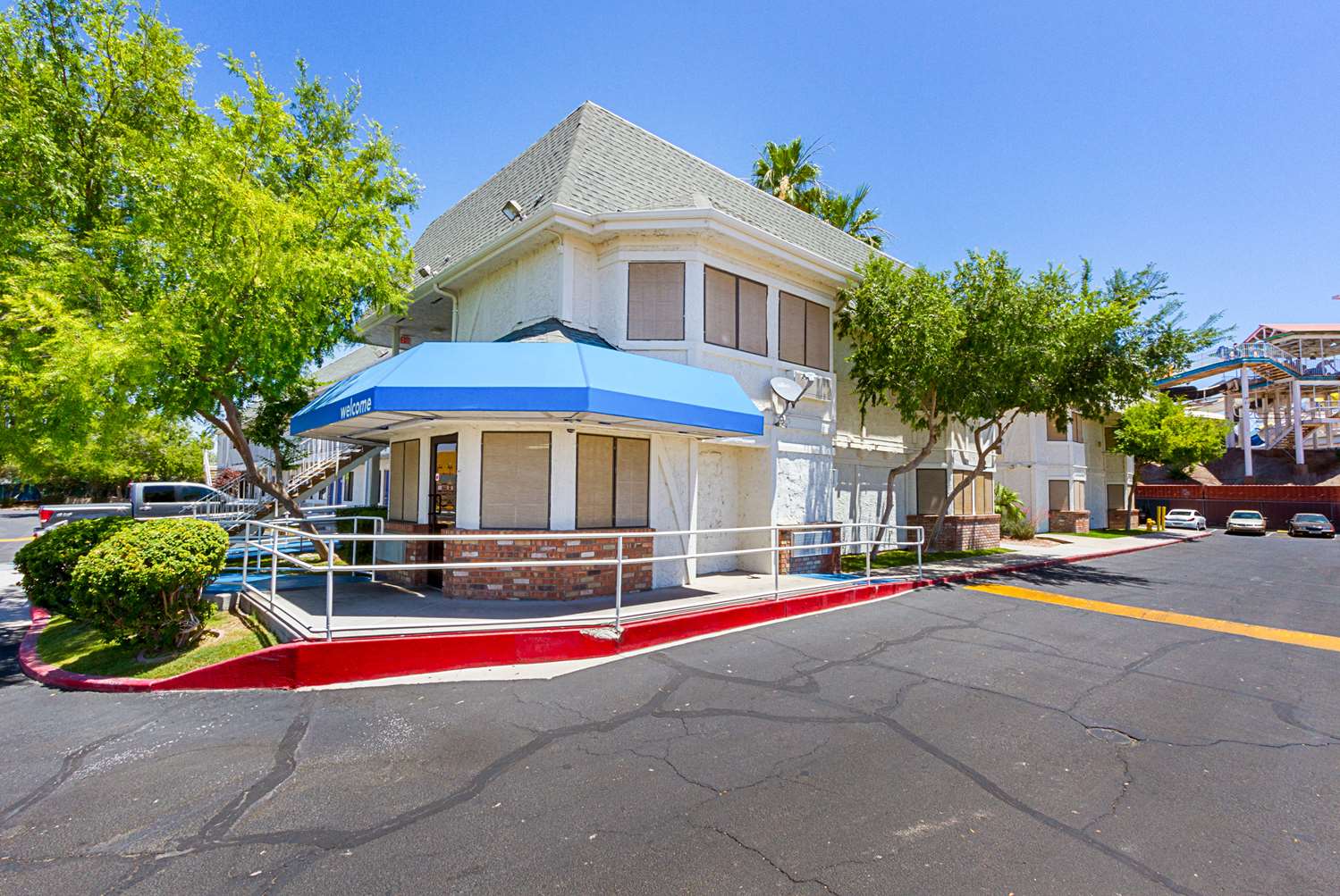 Pet Friendly Motel 6 Mesa South in Mesa, Arizona