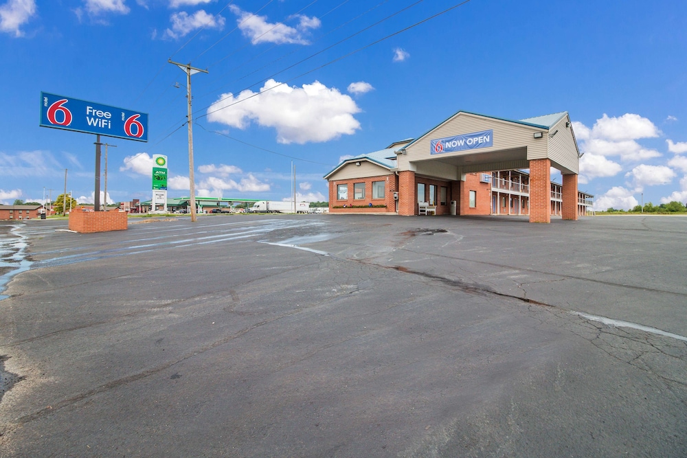 Pet Friendly Motel 6 Metropolis Il in Metropolis, Illinois