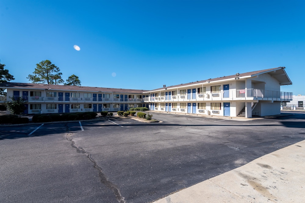 Pet Friendly Motel 6 Montgomery - East in Montgomery, Alabama