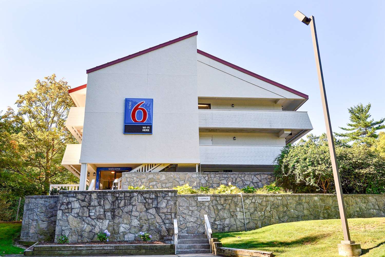 Pet Friendly Motel 6 Nashua South in Nashua, New Hampshire