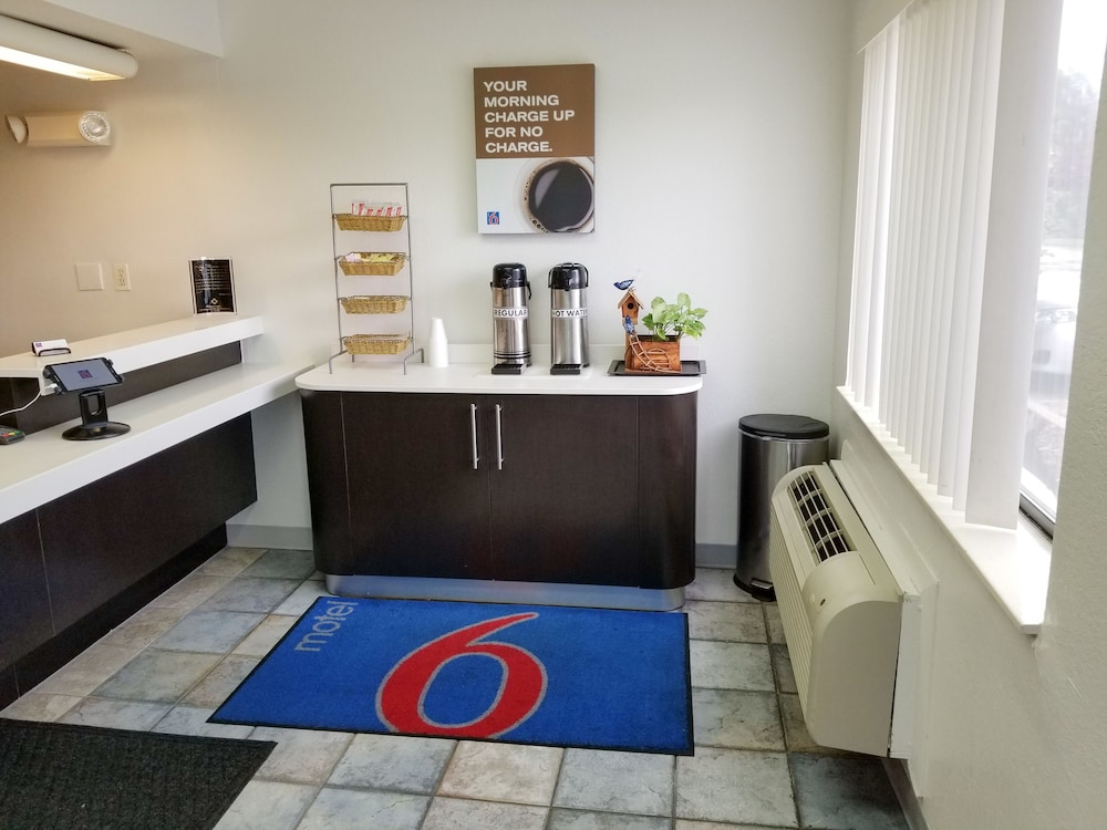 Pet Friendly Motel 6 Normal - Bloomington Area in Normal, Illinois