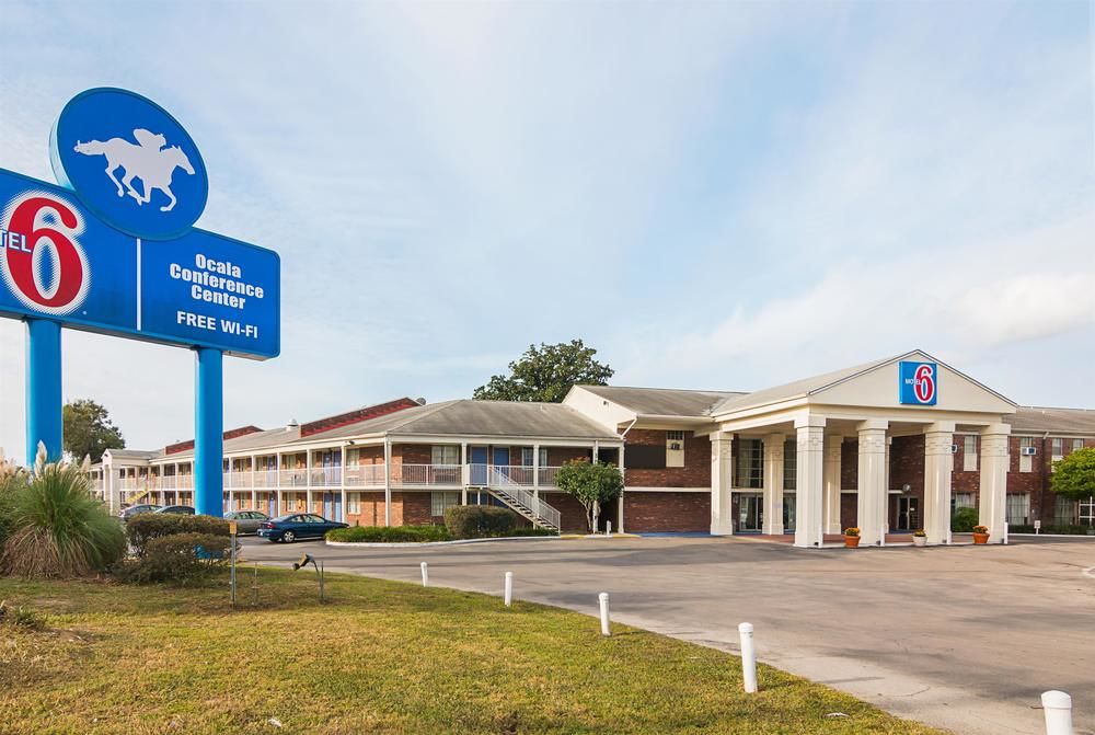 Pet Friendly Motel 6 Ocala Conference Center in Ocala, Florida