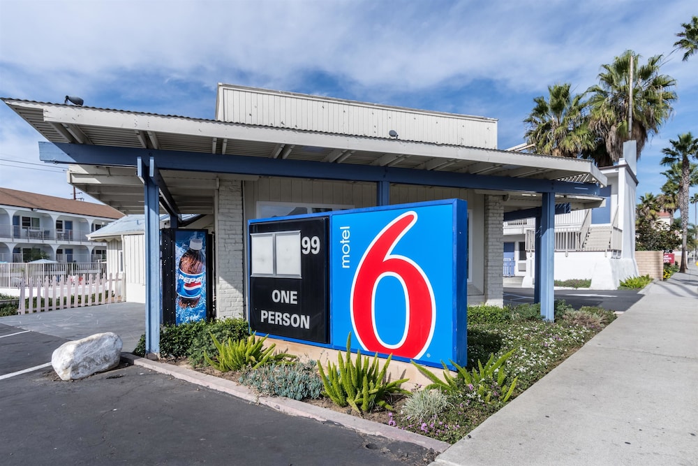 Pet Friendly Motel 6 Oceanside Marina in Oceanside, California