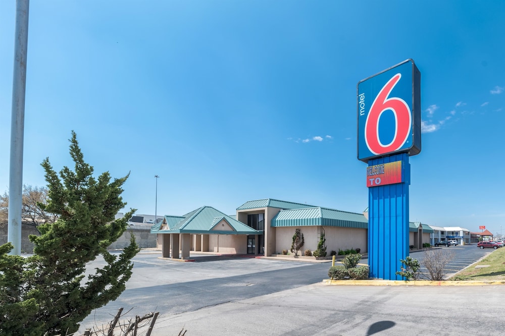 Pet Friendly Motel 6 Bricktown in Oklahoma City, Oklahoma