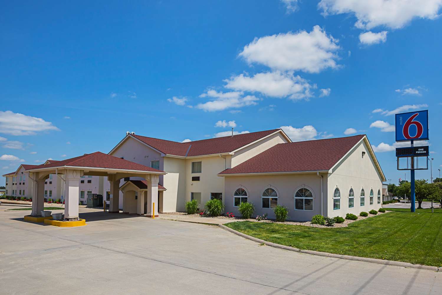 Pet Friendly Motel 6 Omaha - Iat West in Omaha, Nebraska