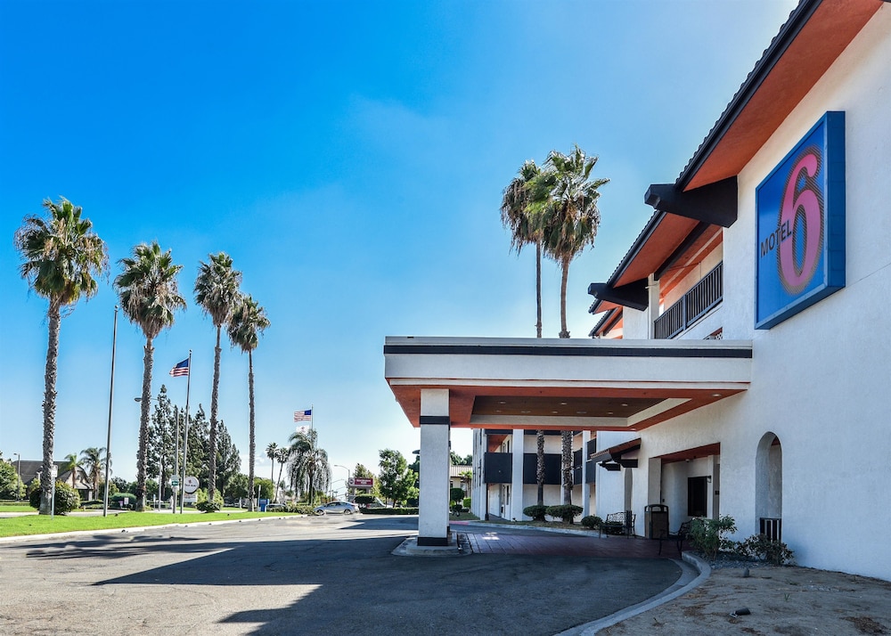 Pet Friendly Motel 6 Ontario in Ontario, California