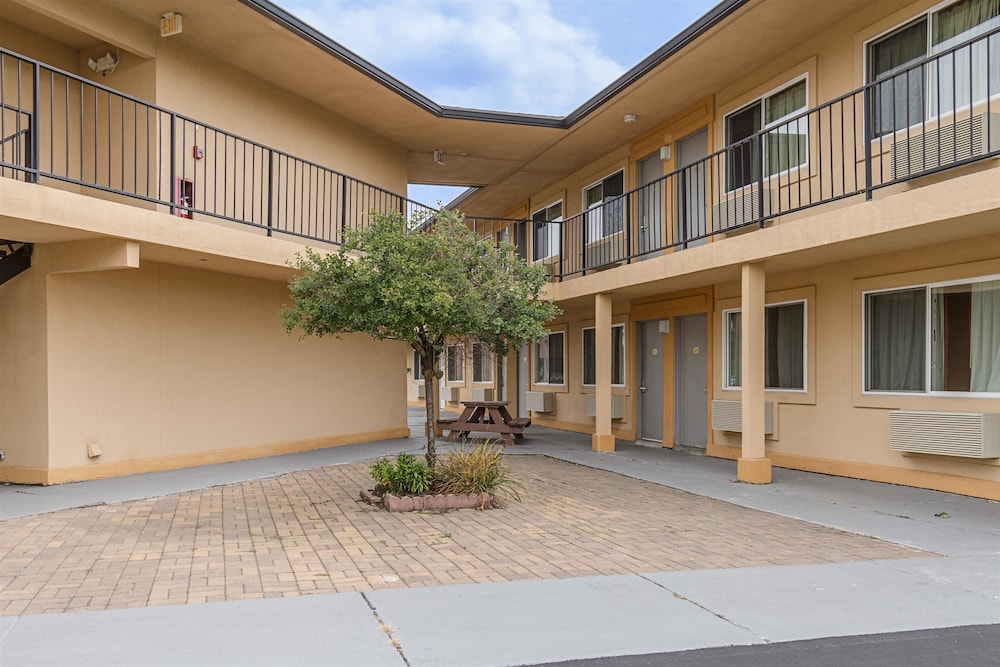 Pet Friendly Motel 6 Oshkosh Wi in Oshkosh, Wisconsin