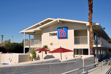 Pet Friendly Motel 6 Palm Desert - Palm Springs Area in Palm Desert, California