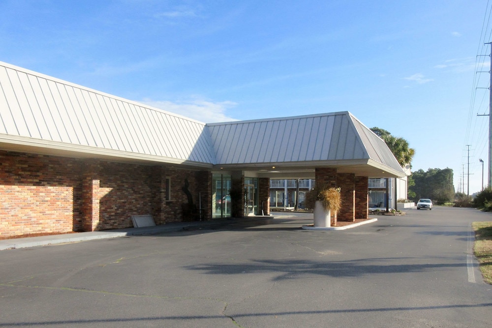 Pet Friendly Rodeway Inn in Pawleys Island, South Carolina
