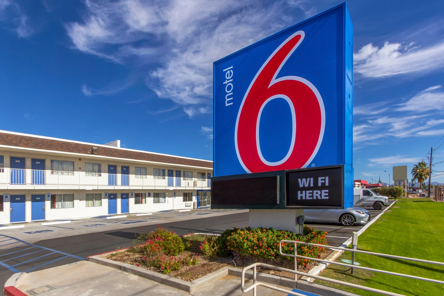 Pet Friendly Motel 6 Phoenix North Bell Road in Phoenix, Arizona