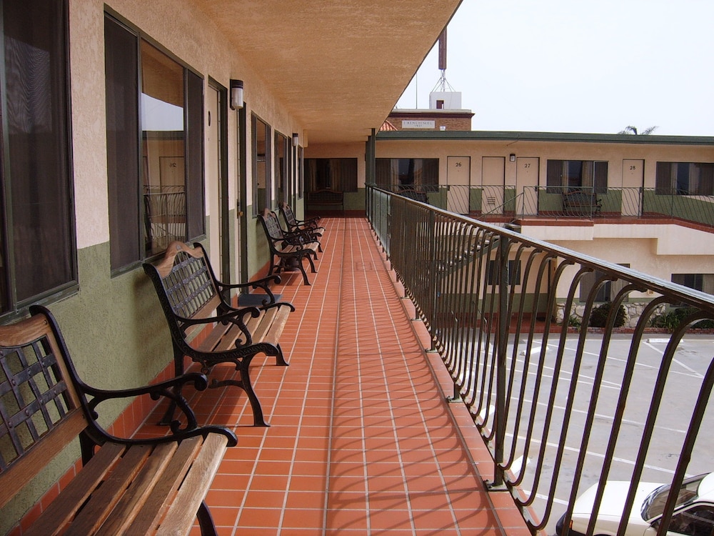 Pet Friendly Motel 6 Pismo Beach - Pacific Ocean in Pismo Beach, California